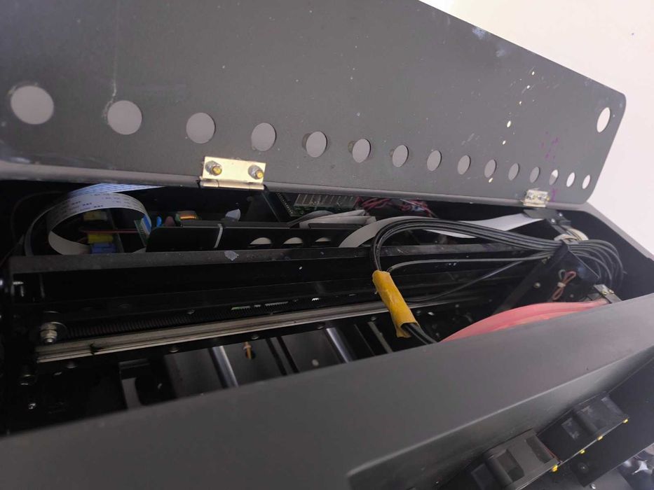 Продавам A3 UV FLATBED принтер 28x50см- голям