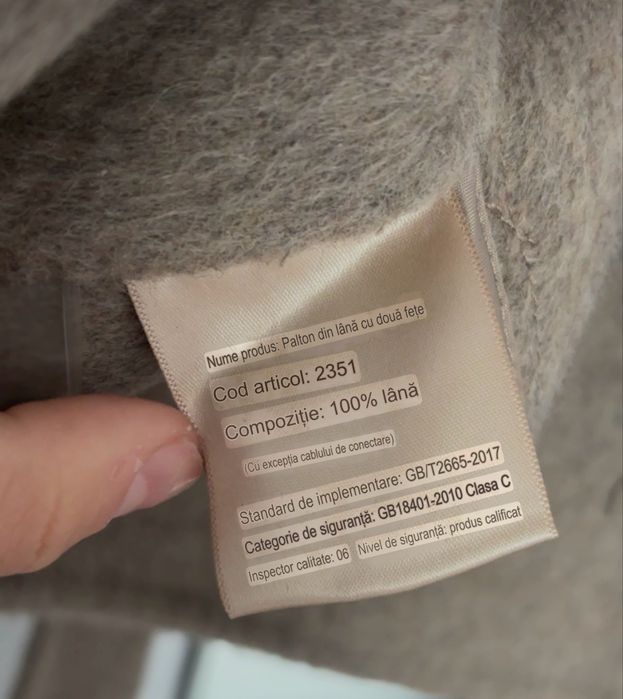 Palton scurt din lana cu blanita bej