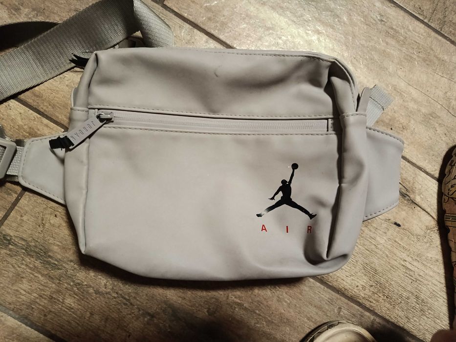 Чанта сива на Jordan