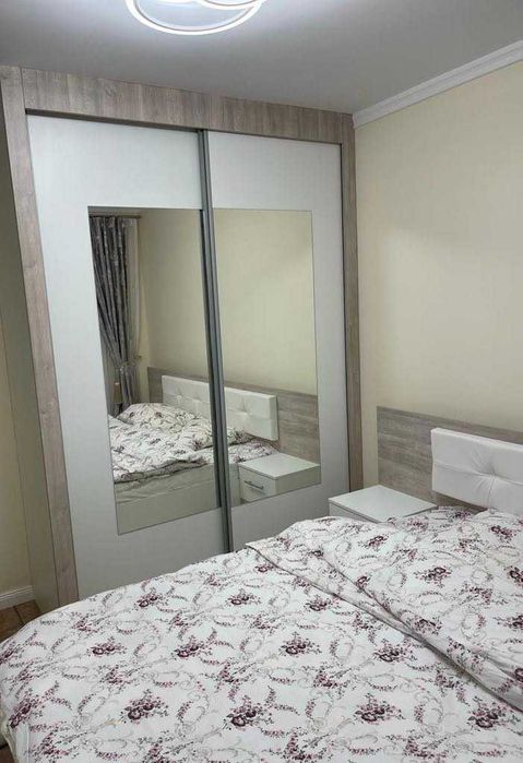 Proprietar, închiriez apartament 2 camere, etaj 1,loc parcare si balcon.