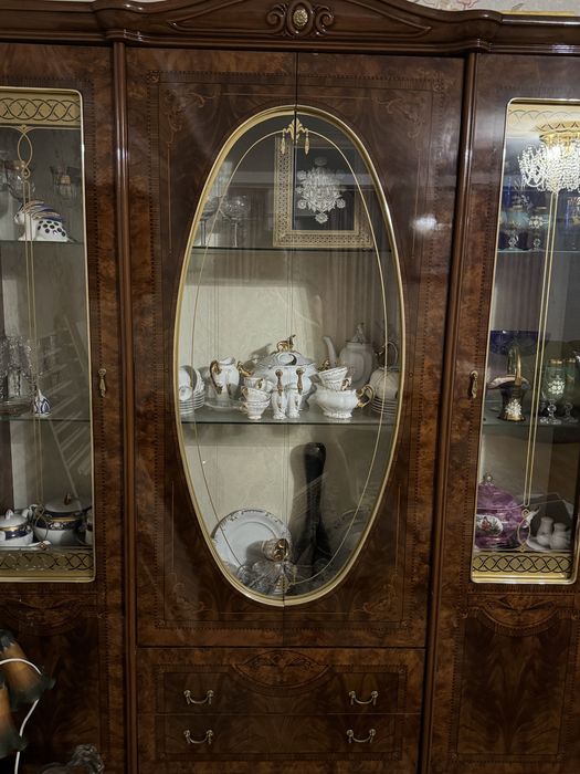 Классический Шкаф-витрина