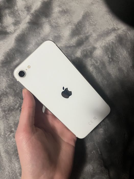 Vand  Iphone SE  in stare buna