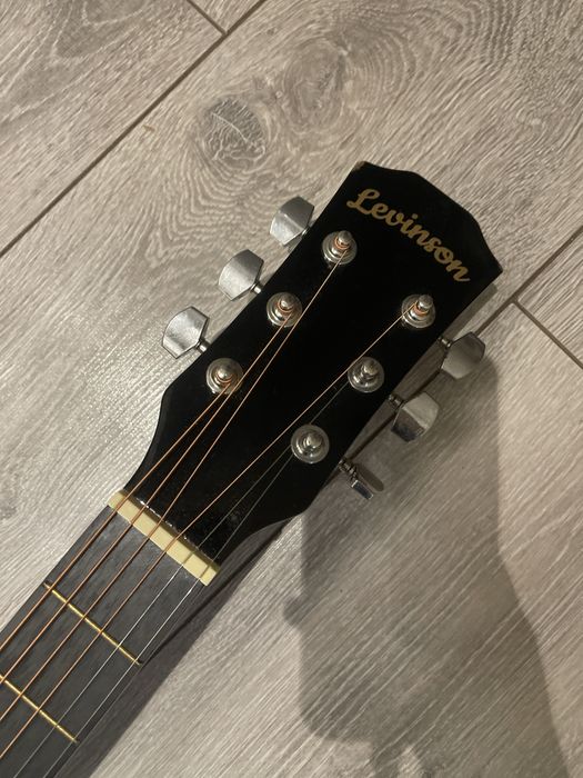 Гитара черная хорошая