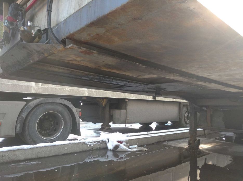 Рефрежератор прицеп .Фура учун. SCHWARZ MULLER. 2003 й  . 8 тонна