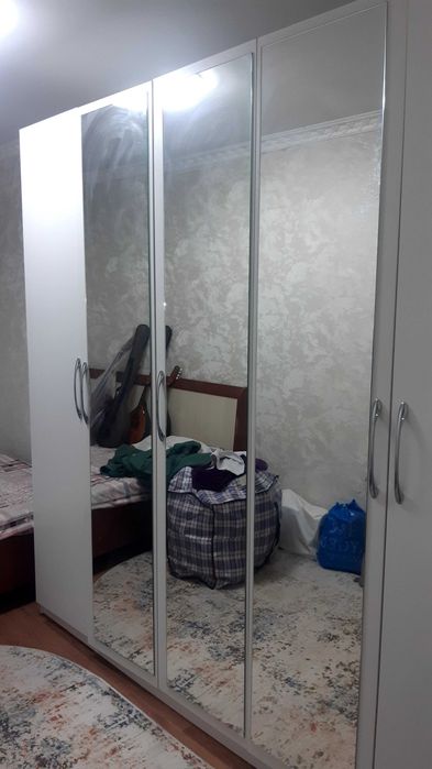 Шкаф большой белый с зеркалами