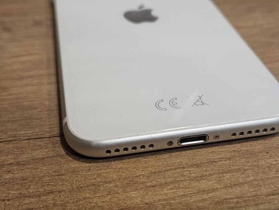 iPhone SE (2020)