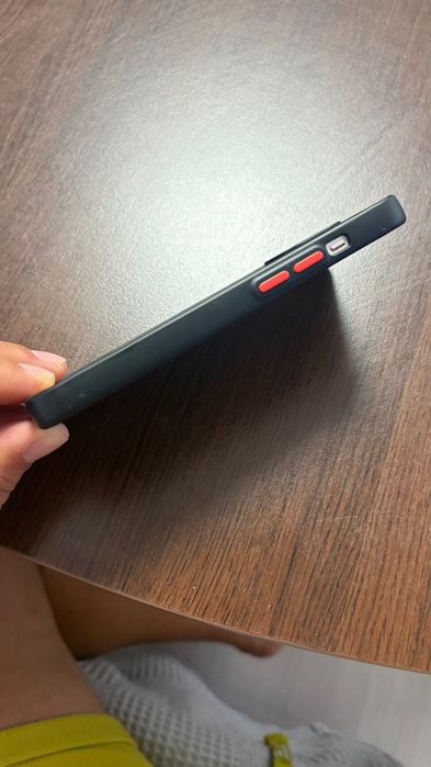 Телефон  iPhone 13