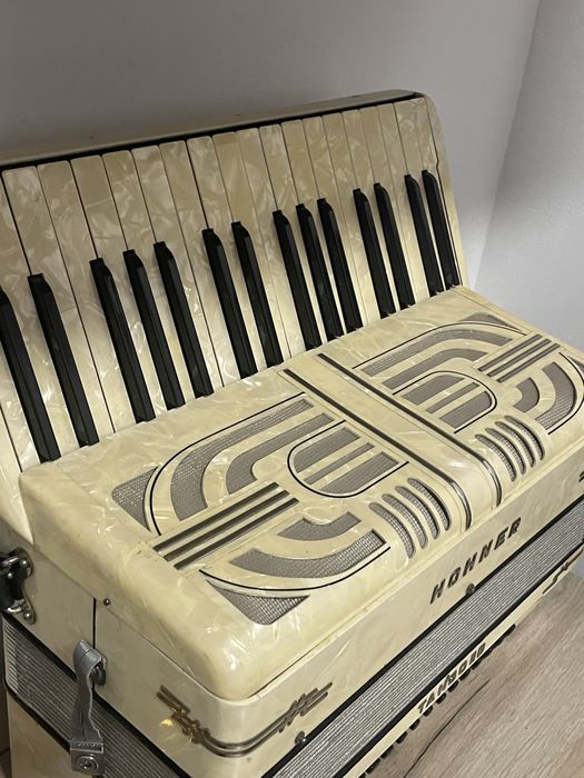 Hohner 80 basi in perfecta stare
