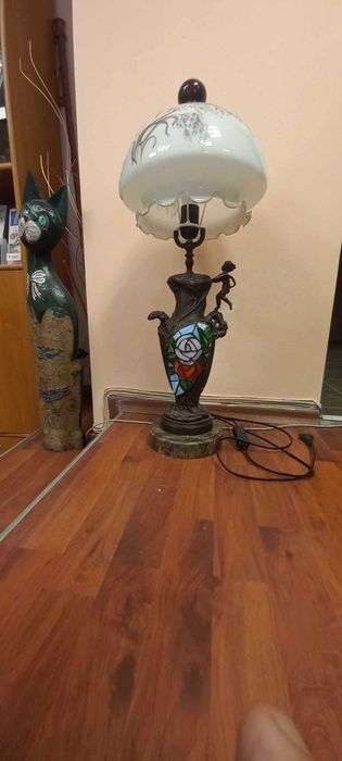 Продавам настолна лампа италианска Тифани