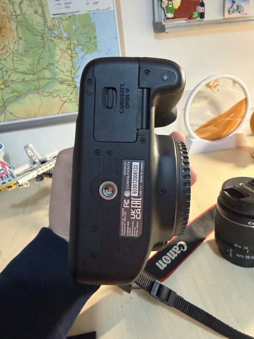 Vand urgent Aparat foto canon eos 4000D cu 2 obiective