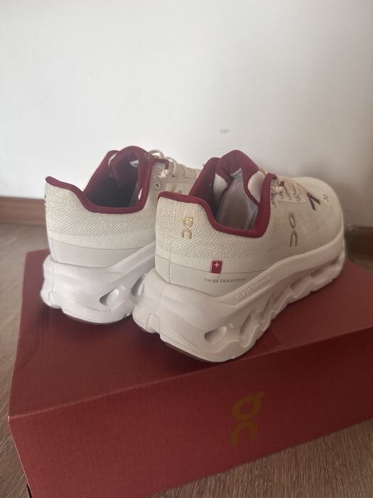 Спортивные крлссовки