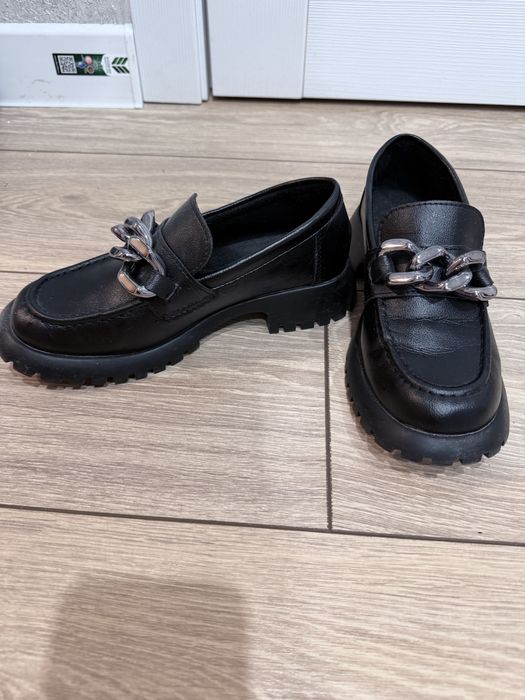 Продам женские ботинки