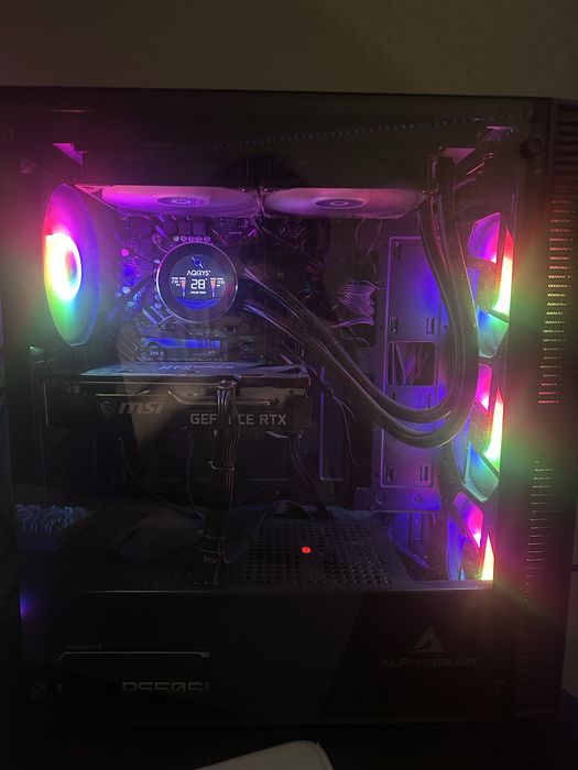 Vând Setup Gaming Complet (PC i5 12th gen, RTX 3050, 16GB DDR5 + Monitor 240Hz și Accesorii)