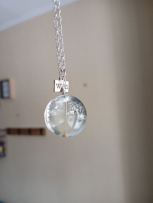 Стеклянный кулон с одуванчиком внутри