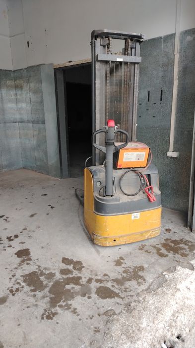 Штабелер электрическии