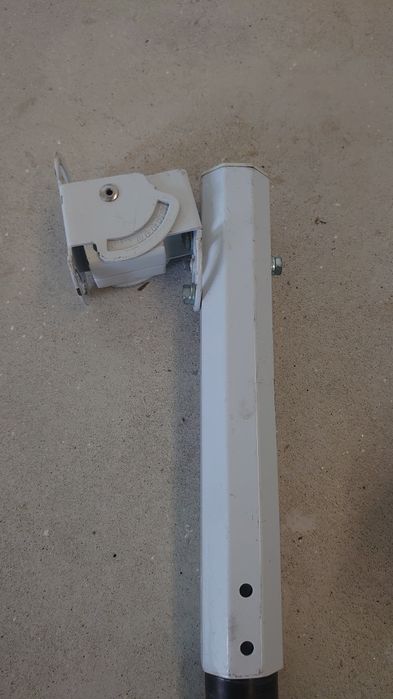 Antenă parabolică plată