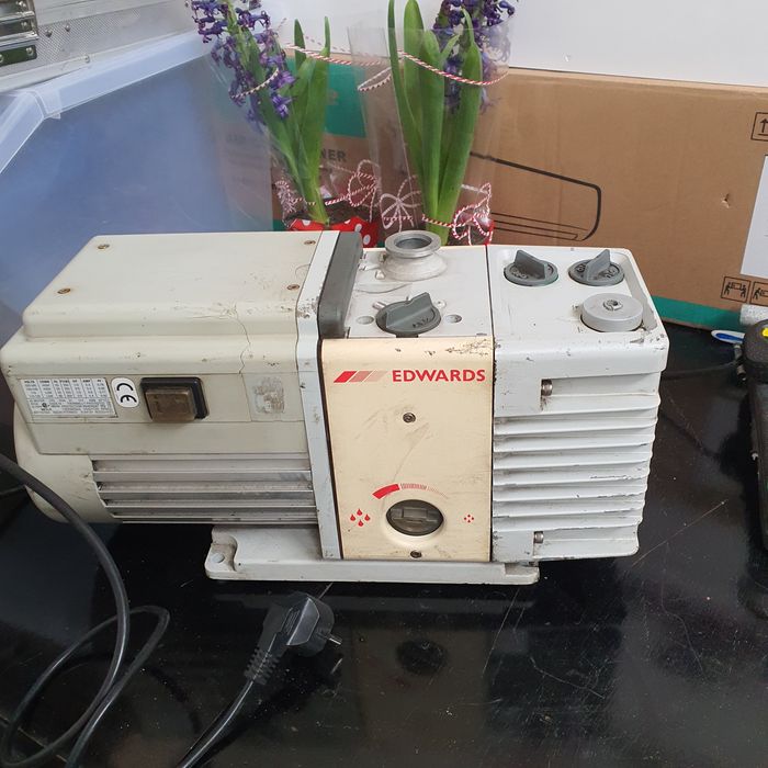 Pompa vacum profesională Eduards RV3