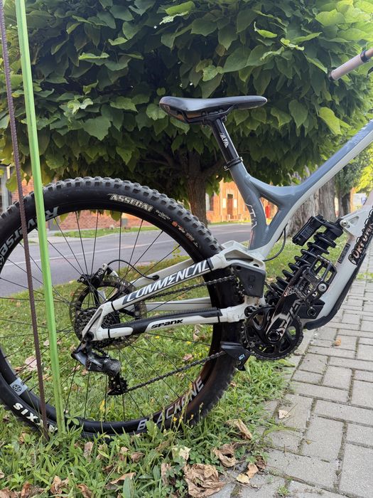 Bicicleta Downhill Commencal Supreme DH V4.4 2020 Marime M - stare foarte buna + Cadou Tricou MTB si 2 seturi de placute de frana