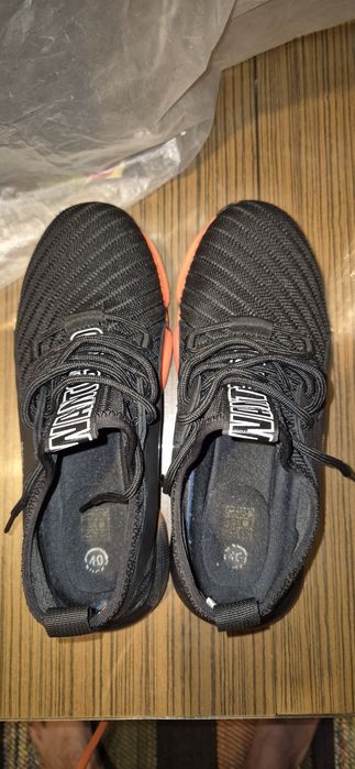 IWANTCHOO работни обувки с метално бомбе