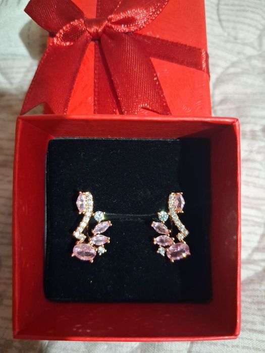 Продам серьги для девушек