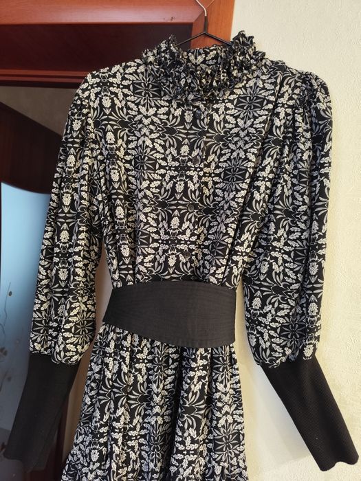 Продам платье , рубашку.