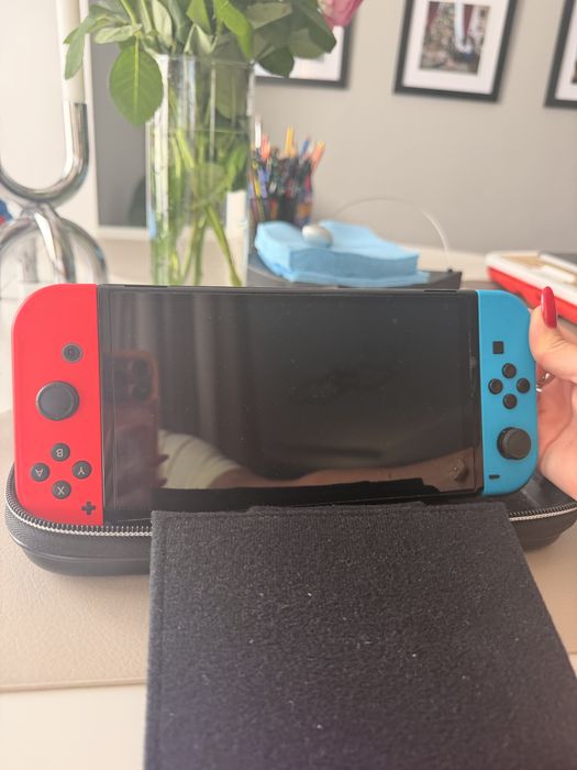 Vand Nintendo switch  folosit o data