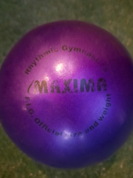 Топки за баскетбол и художествена тимнастика