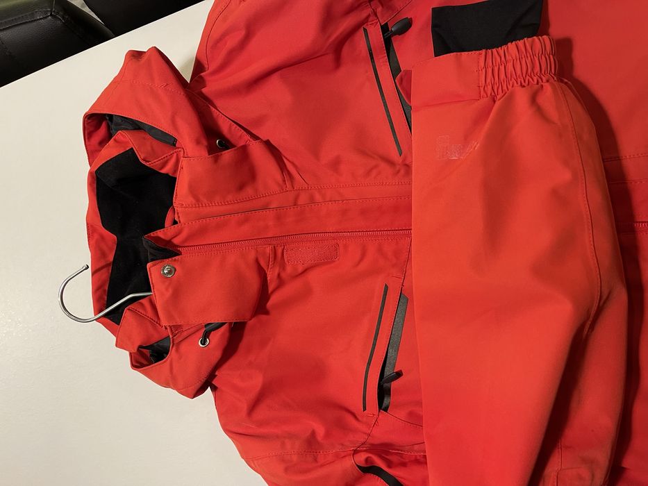 Echipament complet de schi - jacheta, pantaloni, casca, ochelari