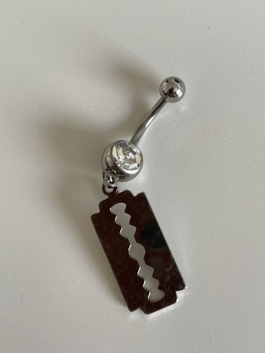 Обица за пъп пиърсинг