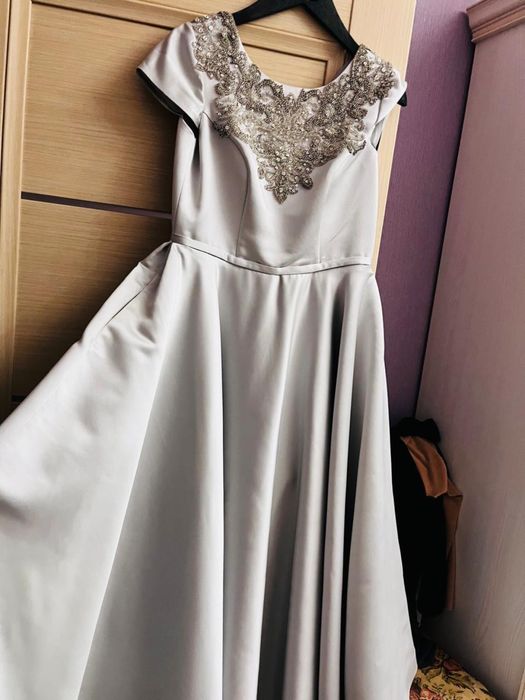 Продам элегантное вечернее платье