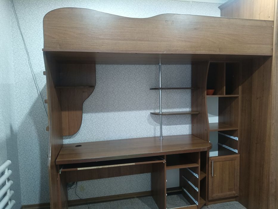 Отдам даром стол, кровать