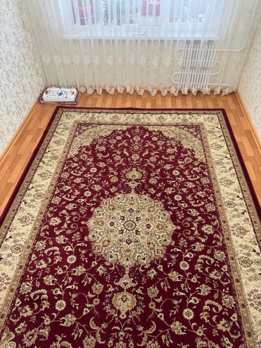 Ковер большой и толстый