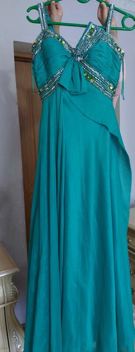 Вечерние платье и костюм