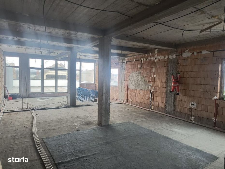 Spatiu comercial de 180 mp, in Gilau-centru
