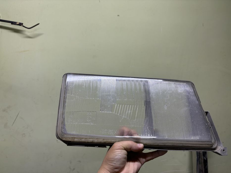 Продам Фар на Мерседес 190 W201 оригинал