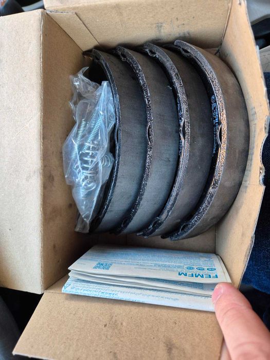 Колодки на ручной тормоз Мерседес