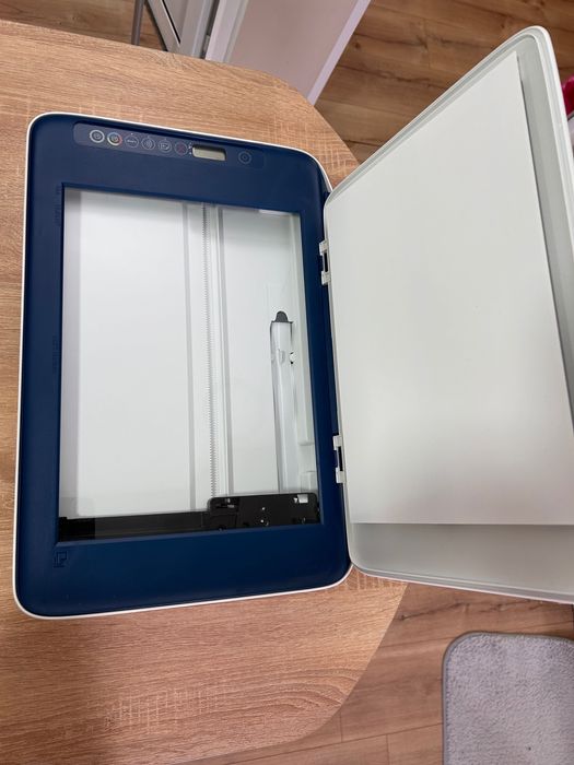 Продавам принтер HP DeskJet 2721e