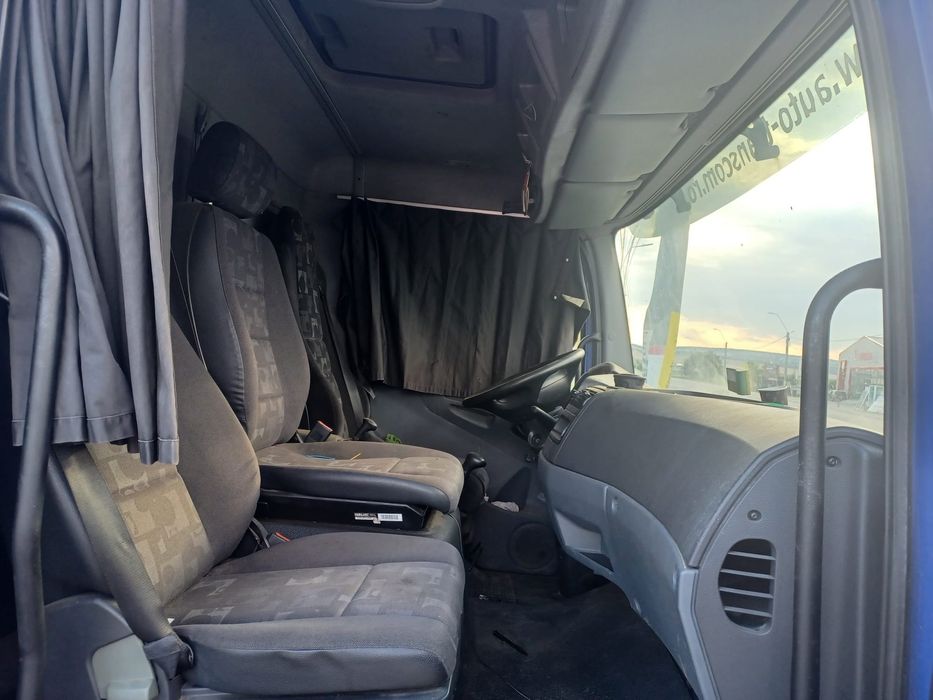 Camion tractări auto