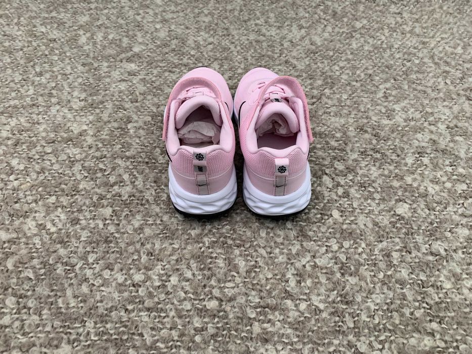 Нови маратонки за момиче Nike Revolution 6 - номер 33.5, стелка: 22 см