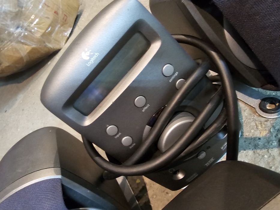 Sistem Logitech z 560 sateliti + consola