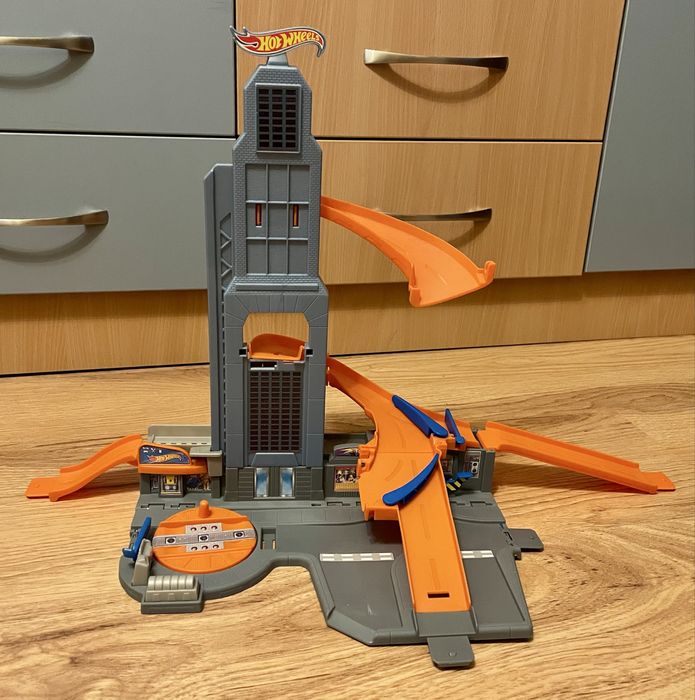 Огромен комплект Hot Wheels – 4 различни сета + допълнителни части!