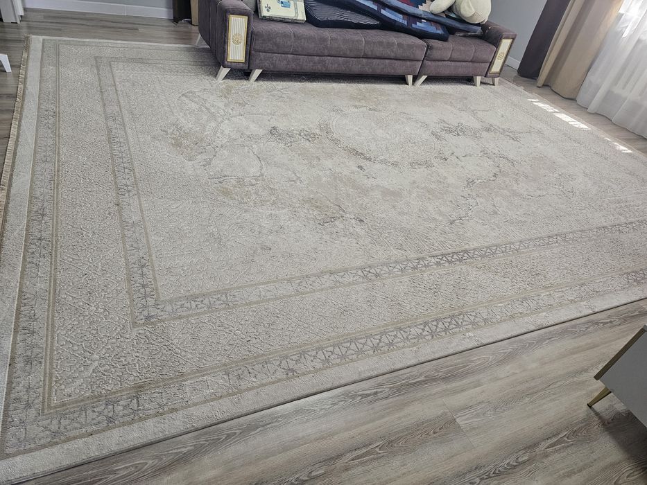 Продаю ковёр в гостиную