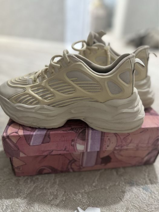 Кросовки 38-39 размер