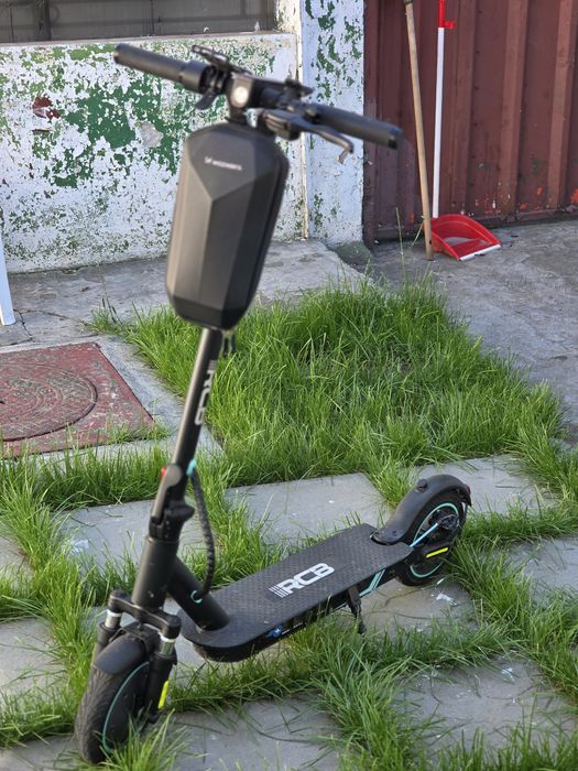 Vând trotinetă electrică RCB R17, pentru adulți, în stare perfecta  de funcționare.
