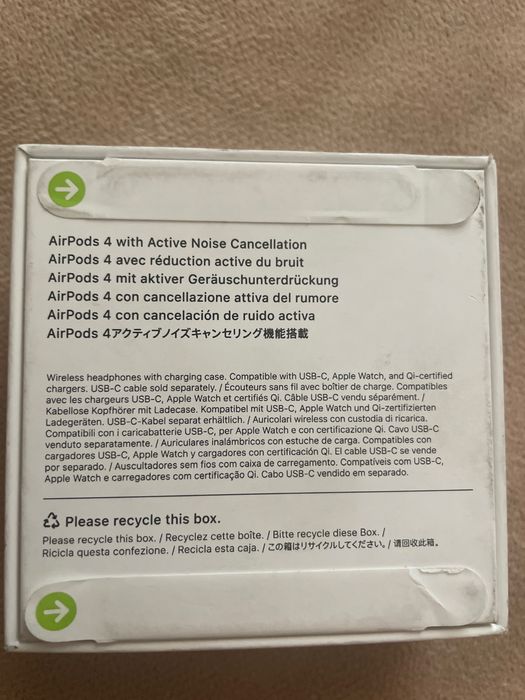 AirPods 4 cu Active Noise Cancellation