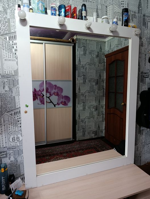 Продам зеркало для парикмахерских