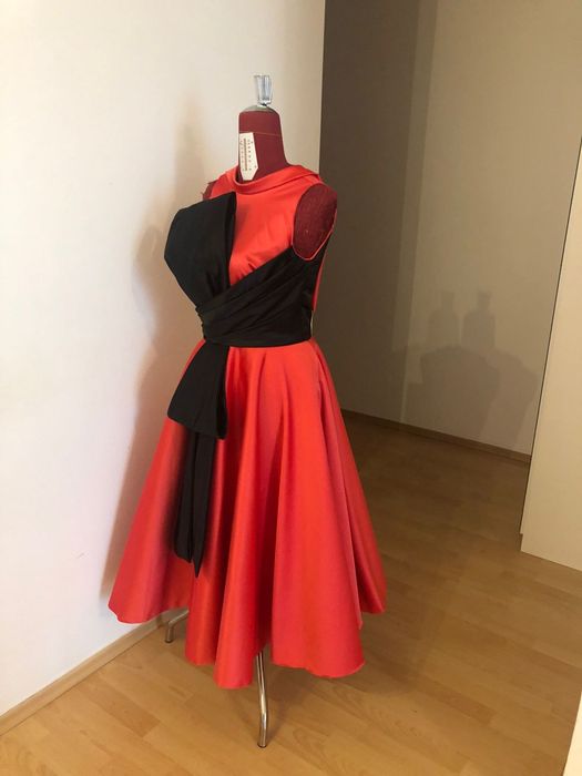 Rochie corai cu negru
