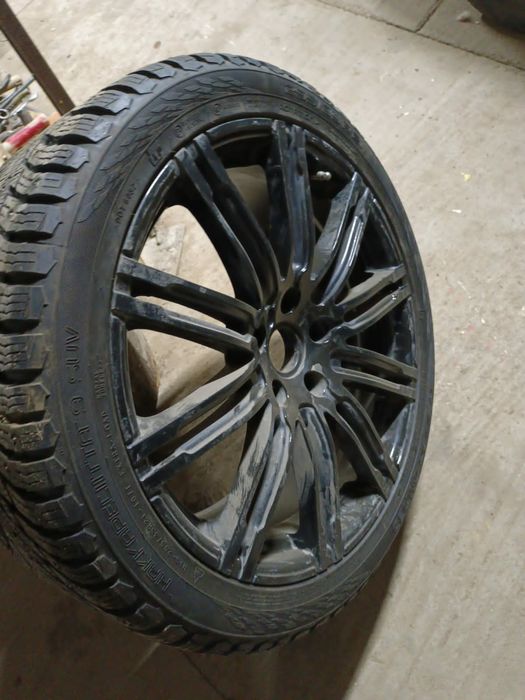 Продам комплект дисков R 21 с зимней резиной