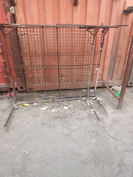Продам два стола и тележку