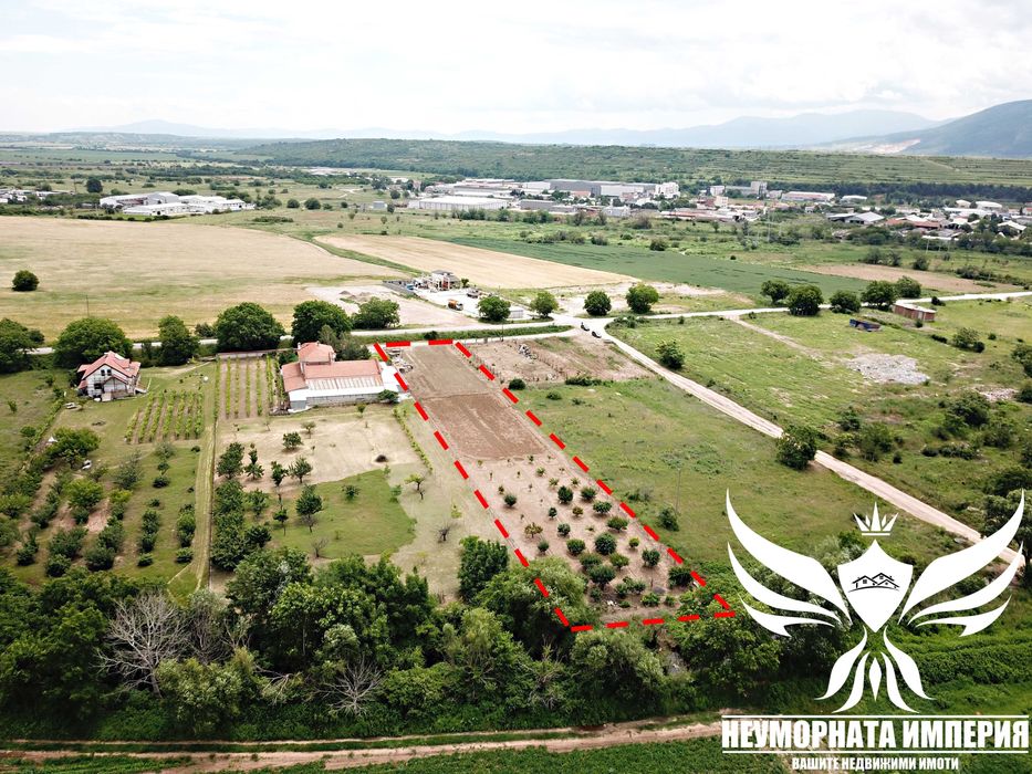 Под наем земя, парцел, паркинг 3037кв.м. в Асеновград, първа линия